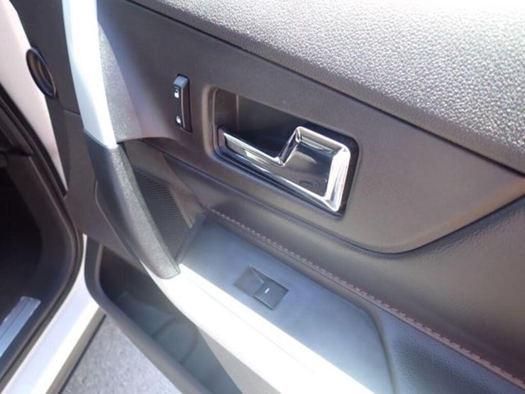 2011-ford-edge-image-40