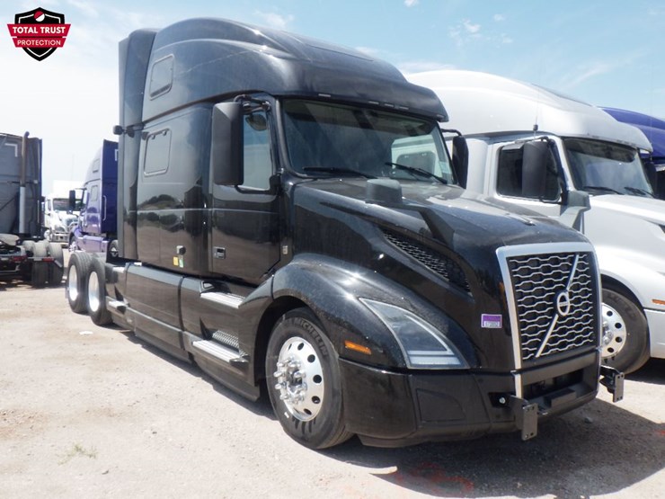 2022-volvo-vnl860-image-3