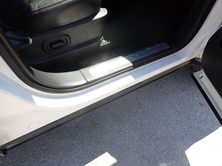 2011-ford-edge-image-37