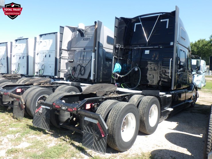 2023-volvo-vnl860-image-7