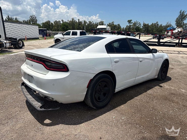 2018-dodge-charger-sedan-image-3