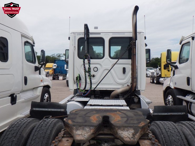 2019-freightliner-cascadia-116-image-10