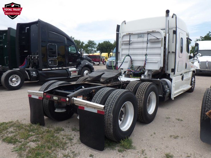 2019-freightliner-cascadia-125-image-10