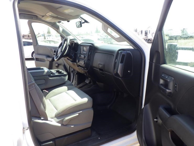 2016-chevrolet-3500-image-6