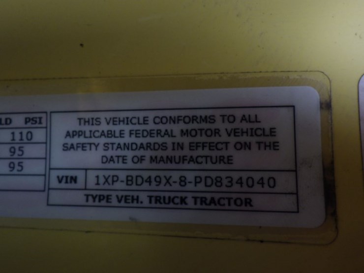 2023-peterbilt-579-image-18