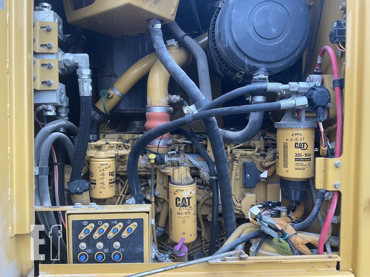 2010-caterpillar-120m-image-16