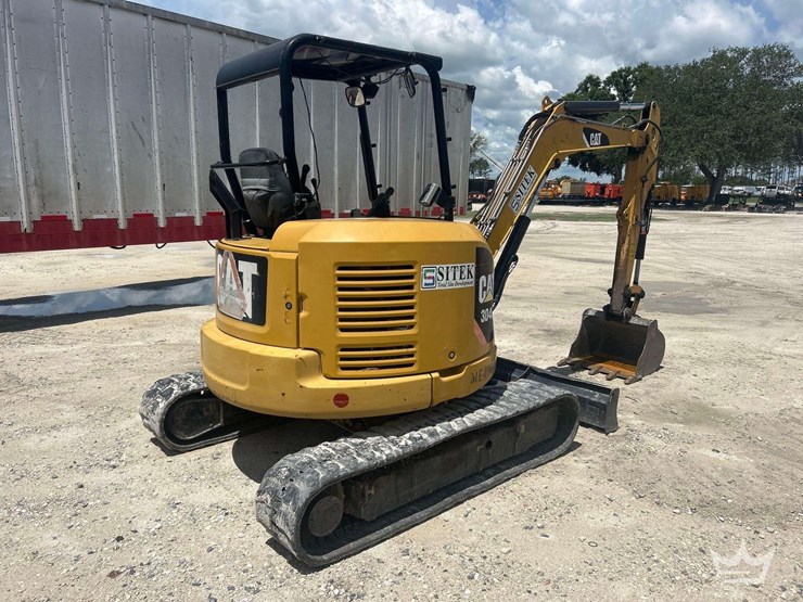 2015-caterpillar-304e2-mini-excavator-image-3