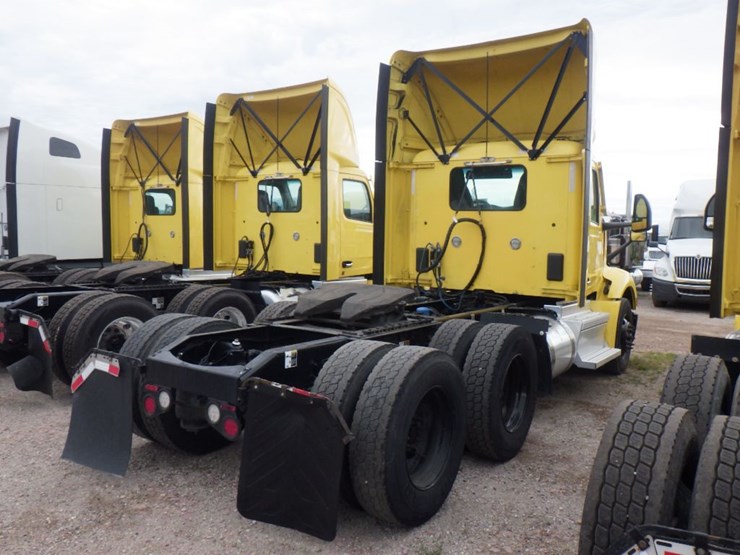 2023-peterbilt-579-image-7