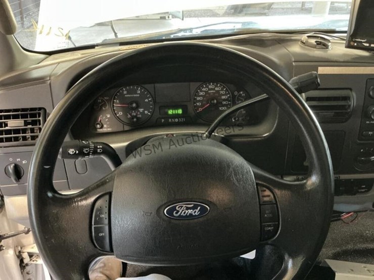 2006-ford-f550-image-17