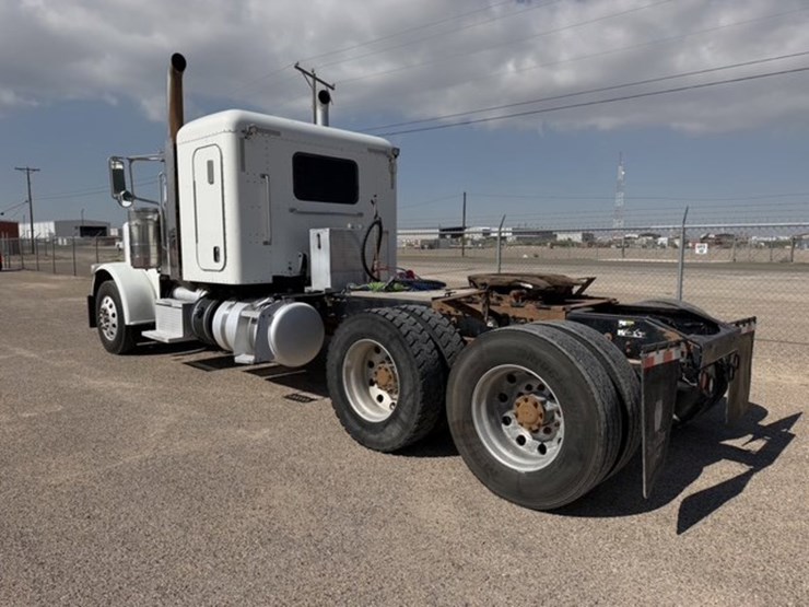 2016-peterbilt-389-image-8