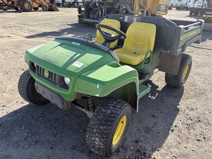 2016-john-deere-tx-4x2-image-1