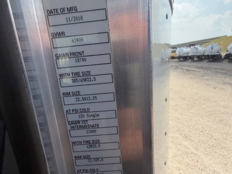 2011-kenworth-t800-image-18