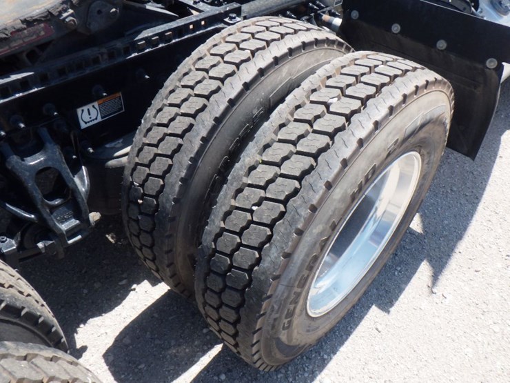 2021-peterbilt-579-image-5
