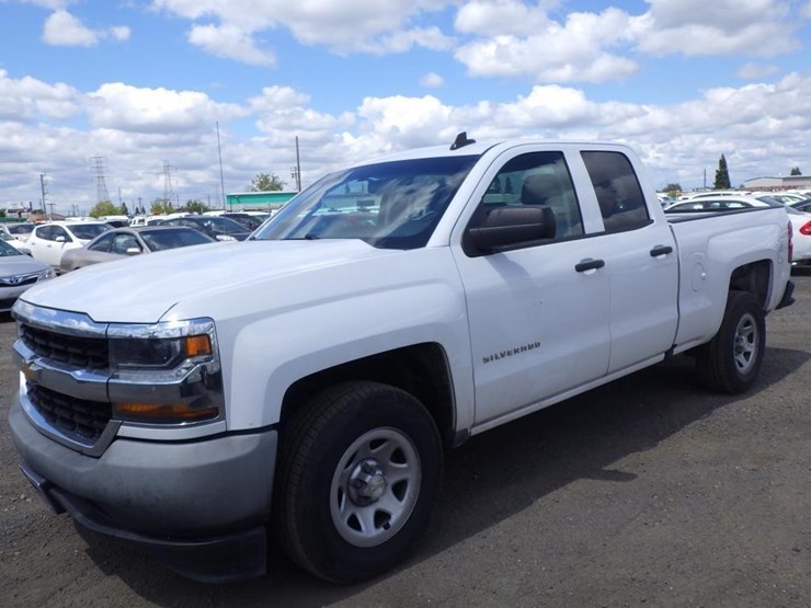 2018-chevrolet-1500-image-1