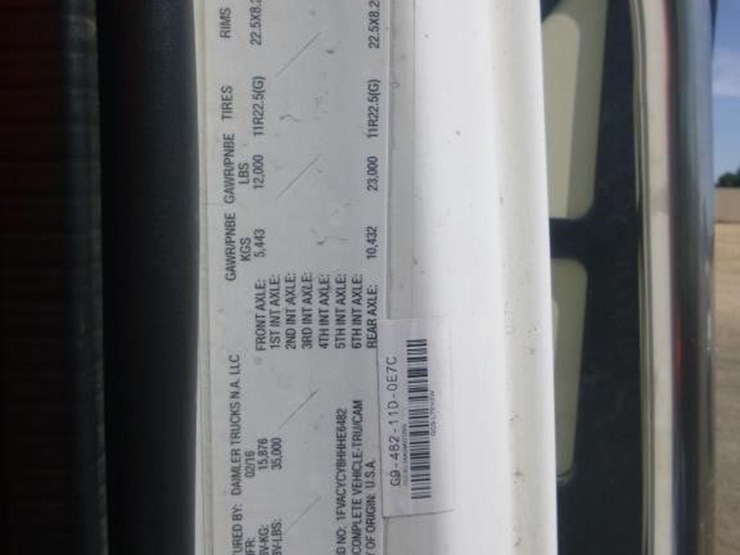 2016-freightliner-m2-106-image-43