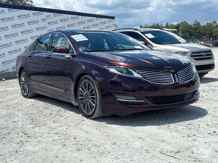 2013-lincoln-mkz-sedan-image-2