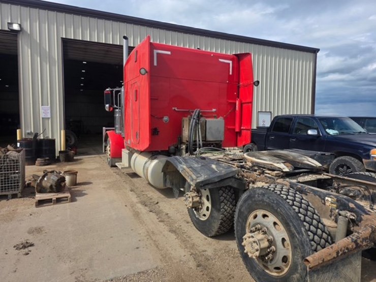 2007-peterbilt-379-image-3