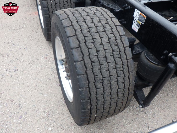 2024-kenworth-t680-image-12