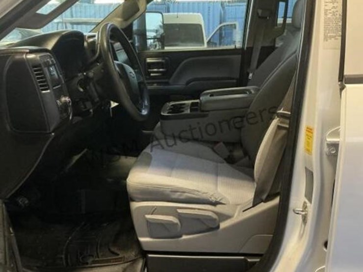2016-chevrolet-silverado-3500hd-image-19