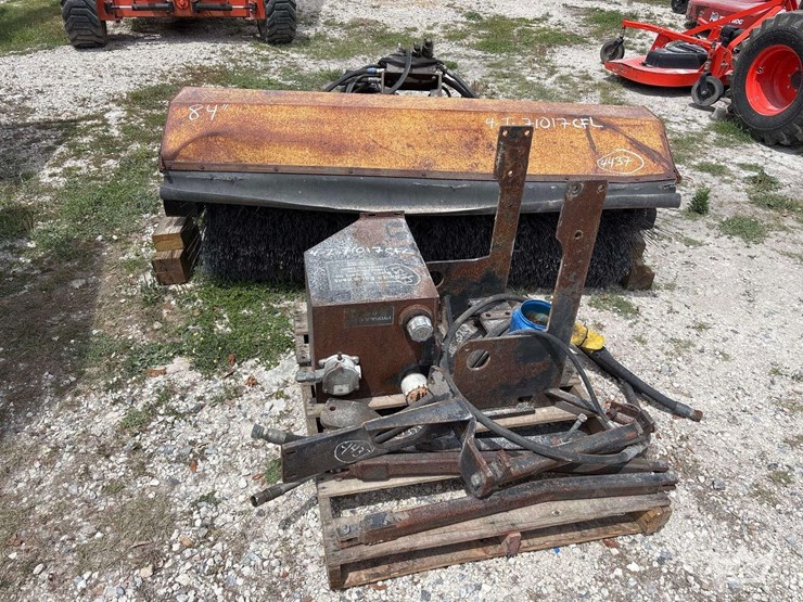 84in.-smith-challenger-hydraulic-rotary-broom-tractor-attachment-image-14