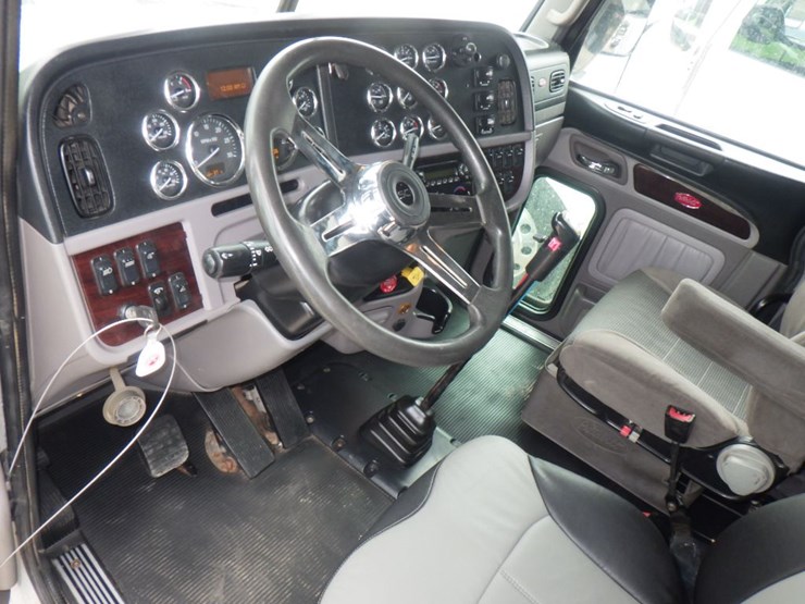 2014-peterbilt-386-image-17