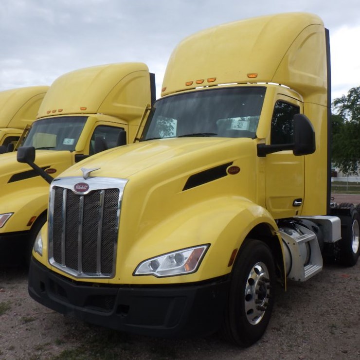 2023 PETERBILT 579