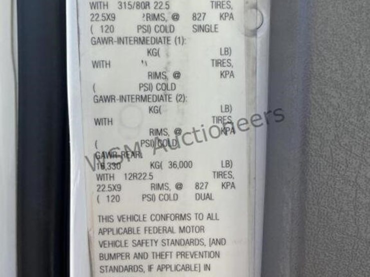 2013-freightliner-m2-106-image-26