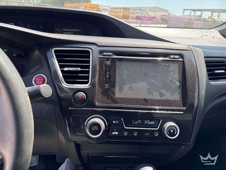 2015-honda-civic-sedan-image-15