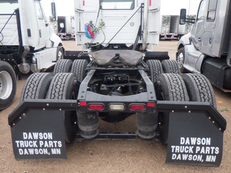 2016-volvo-vnl300-image-8