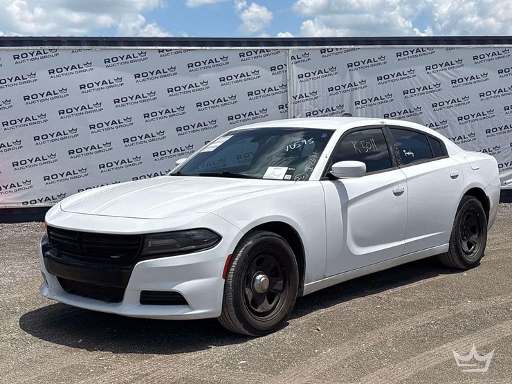 2018-dodge-charger-sedan-image-1