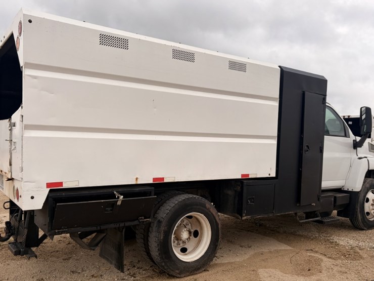 2009-gmc-topkick-image-2