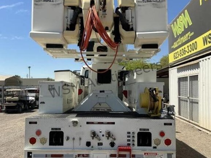 2013-freightliner-m2-106-image-6