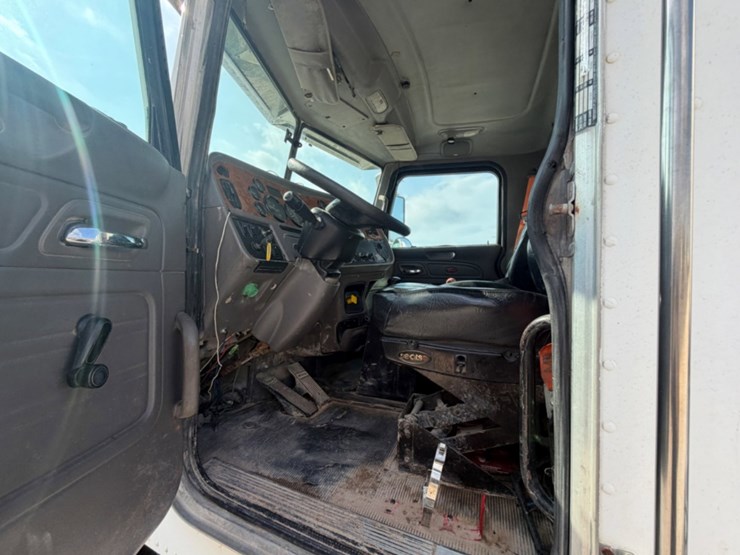 2006-peterbilt-357-image-9