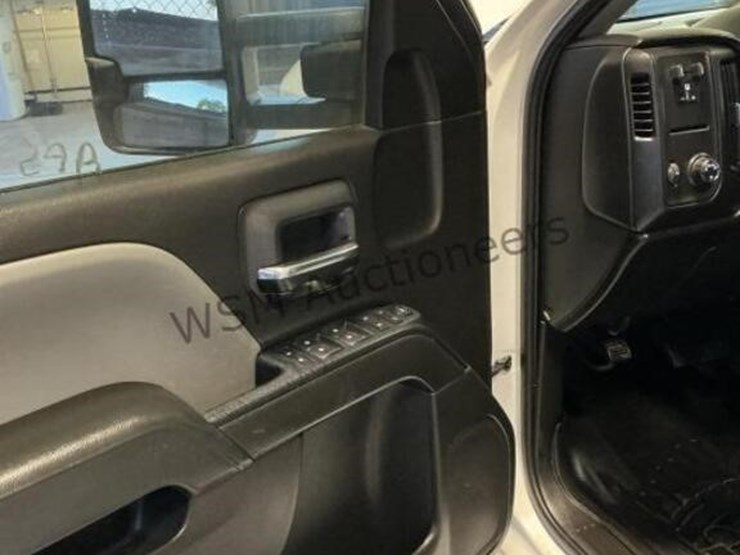 2016-chevrolet-silverado-3500hd-image-21