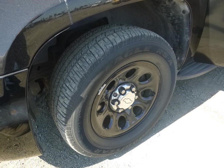 2011-chevrolet-tahoe-image-12