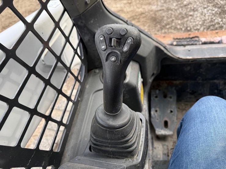 2020-bobcat-t76-image-24