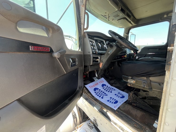 2012-kenworth-t800-image-15