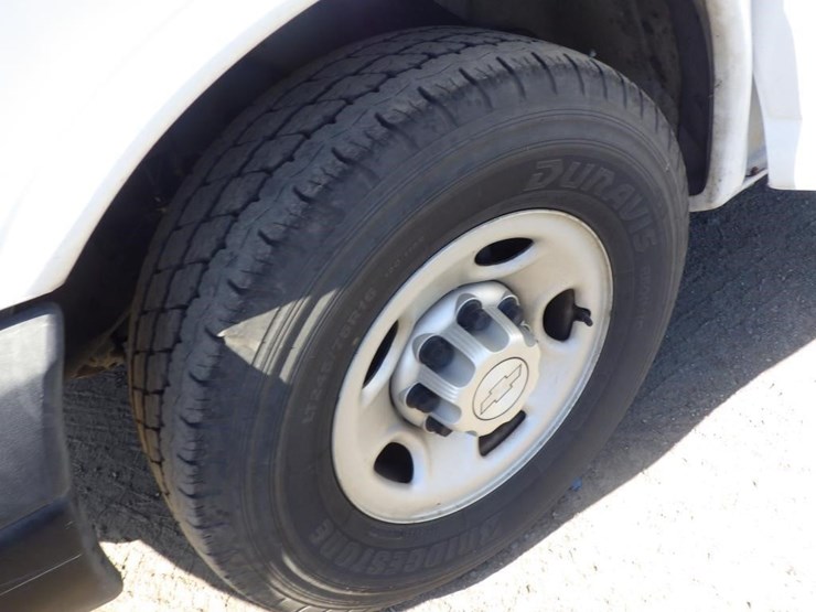 2016-chevrolet-express-2500-image-13