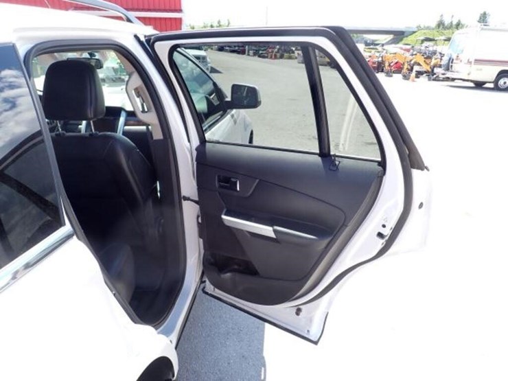 2011-ford-edge-image-46