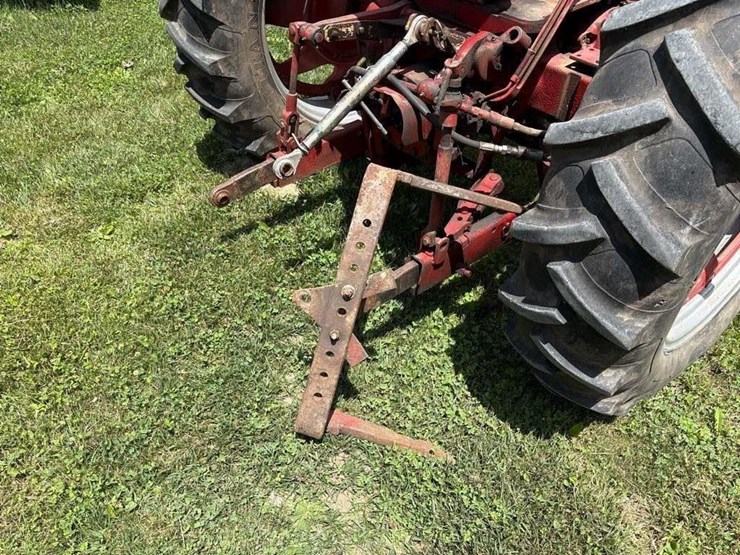 farmall-350-gas-tractor-image-10