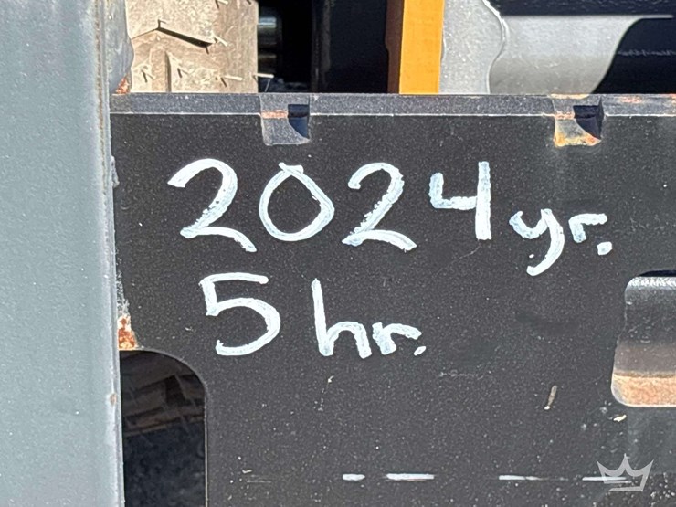 2024-case-sl12-mini-articulated-wheel-loader-image-44