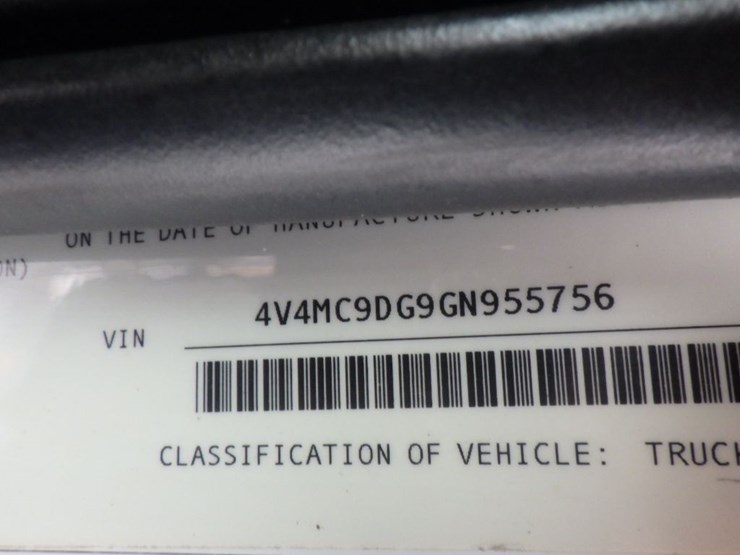 2016-volvo-vnl300-image-18