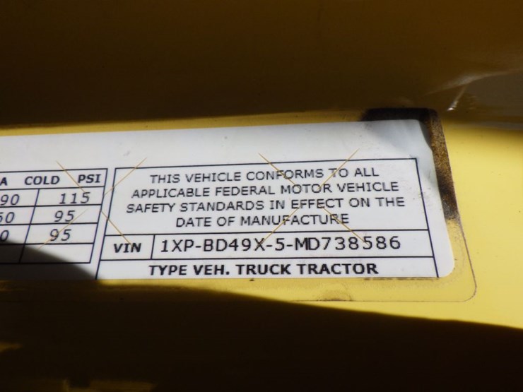 2021-peterbilt-579-image-18