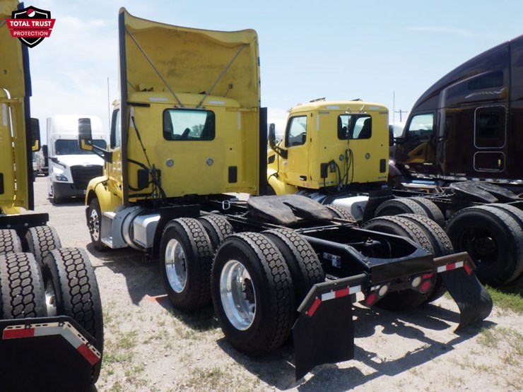 2020-peterbilt-579-image-11