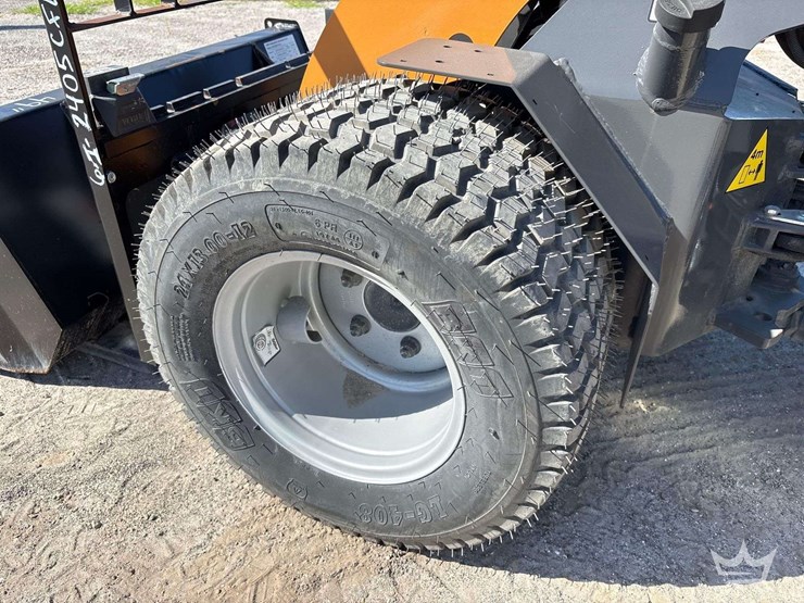 2024-case-sl12-mini-articulated-wheel-loader-image-38