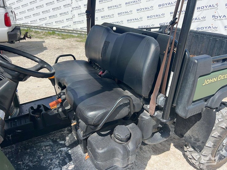 2019-john-deere-gator-image-19