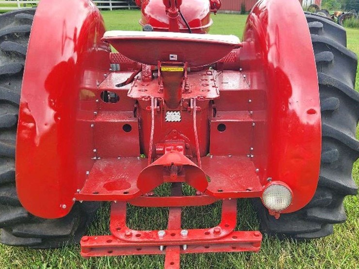 1953-mccormick-deering-super-w4-wheatland-gas-image-3