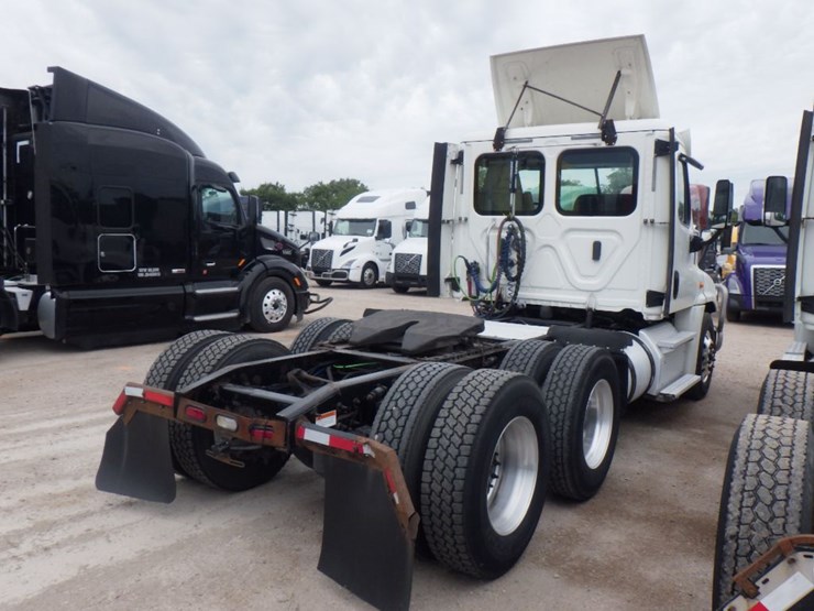 2018-freightliner-cascadia-125-image-7