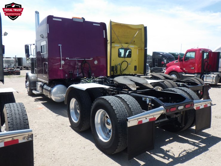 2021-peterbilt-389-image-13