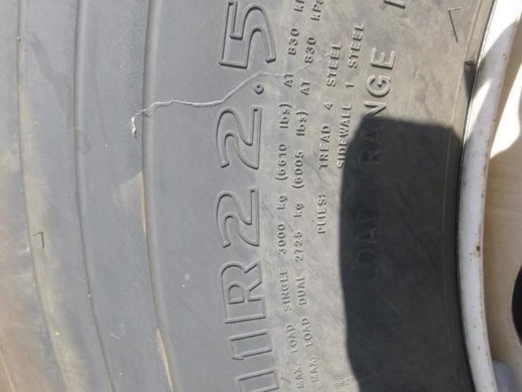 2016-freightliner-m2-106-image-42